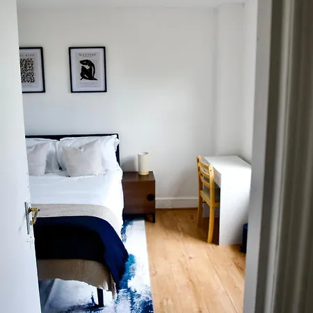 Modern 2-Bed Apartment, 8Min To Stratford Station, Sleeps 6 * London