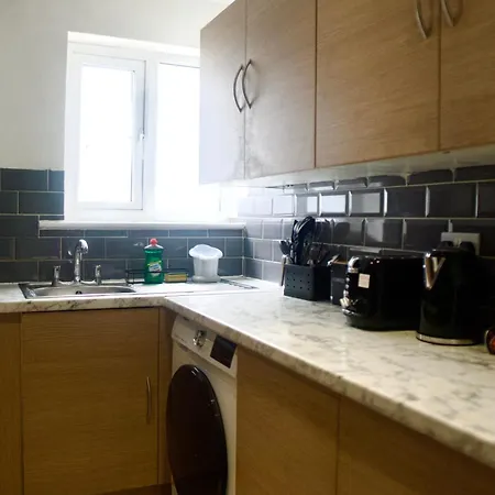 Modern 2-Bed Apartment, 8Min To Stratford Station, Sleeps 6