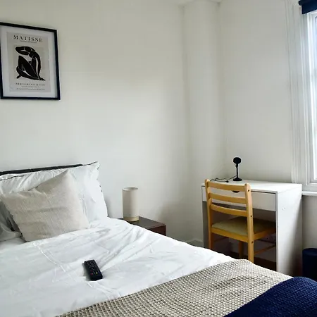 Modern 2-Bed Apartment, 8Min To Stratford Station, Sleeps 6 Apartment