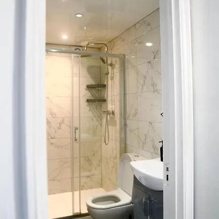 Modern 2-Bed Apartment, 8Min To Stratford Station, Sleeps 6 *