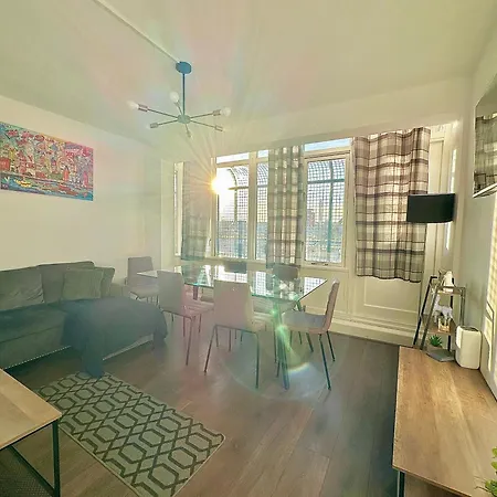 Eastcote Apartment