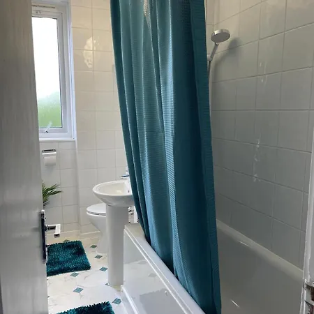 Modern Spacious 1 Bed Flat Westfield Shepherds Bush Free Wifi Apartment London
