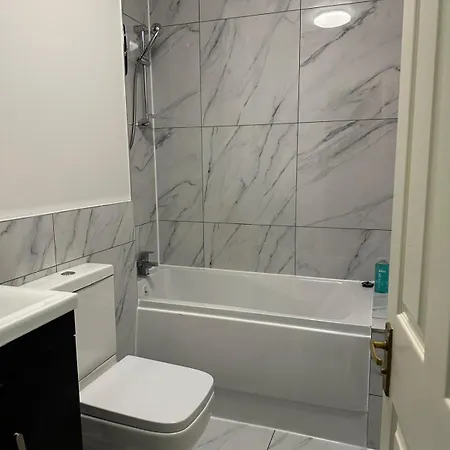 Cozy 2-bedroom Retreat Apartment Streatham Vale