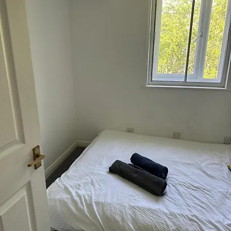 Cozy 2-bedroom Retreat Apartment *