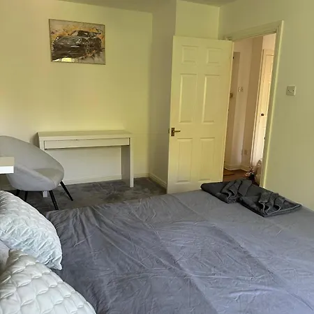 Cozy 2-bedroom Retreat Apartment Streatham Vale