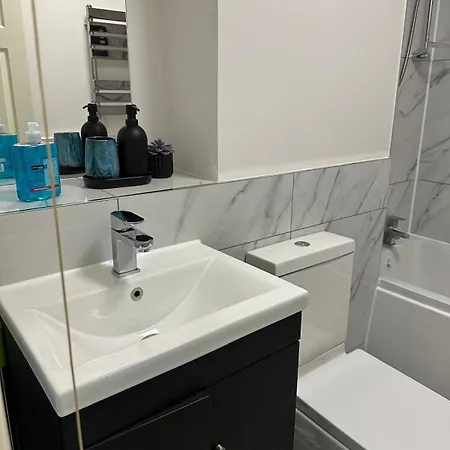 Cozy 2-bedroom Retreat Apartment Streatham Vale