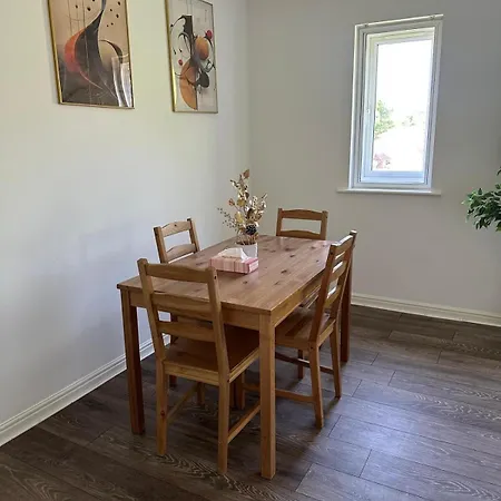 Cozy 2-bedroom Retreat Apartment