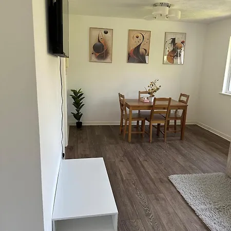Cozy 2-bedroom Retreat