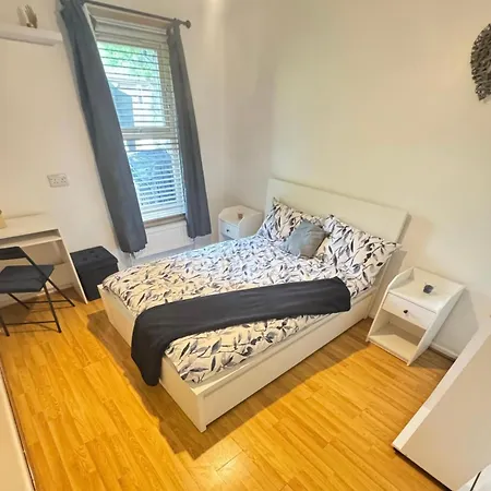 Bright & Cozy Double With Great Transport Links