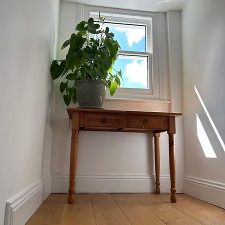 6 Double Bedroom House Hampstead Heath In Camden *