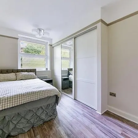Tower Bridge St Katherines Docks 2 Bedroom London