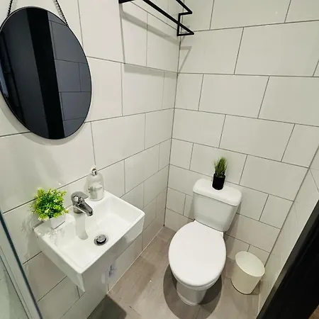 The Seven Sisters House - No 01a - Stylish Comfort Apartment London