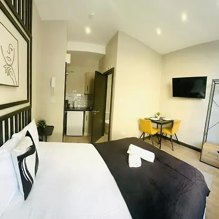 The Seven Sisters House - No 01a - Stylish Comfort Apartment London