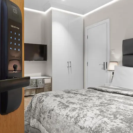 Cleveland Residences Russell Square Apartamento