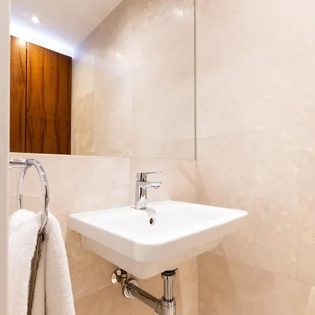 Clarges- Hsk Luxury Londen