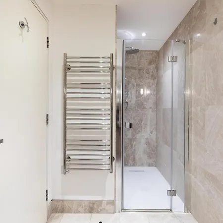 Clarges- Hsk Luxury *
