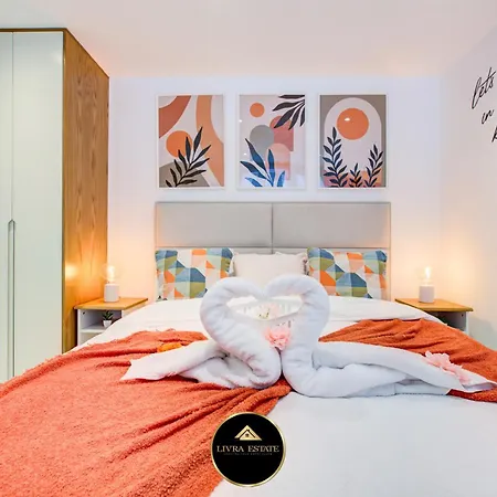 Modern Ground Floor, 2 Bed, 2 Bath By Livra Estate Short Lets & Serviced South With Garden *