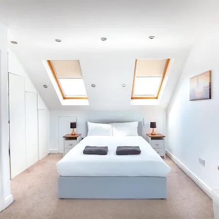 Holiday home Beautiful 4 Bedroom House With Separate Office & Garden *