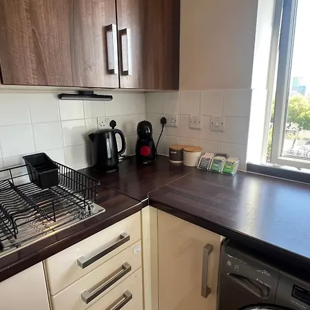 Sunset Heights Bright 2br With Views And Free Parking Apartment