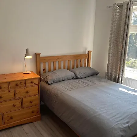 Semesterbostad Graveney House -sleeps 8 - Zone 3