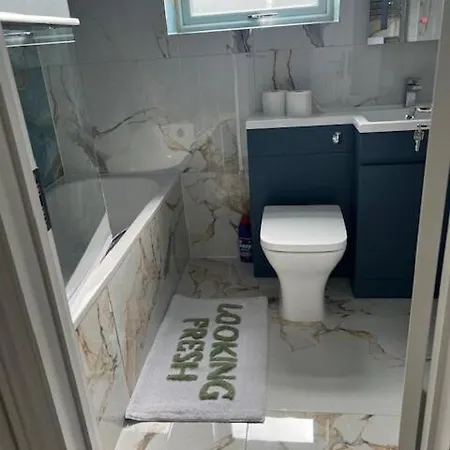 Graveney House -sleeps 8 - Zone 3 Semesterbostad *