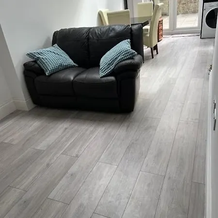 Graveney House -sleeps 8 - Zone 3 Semesterbostad *