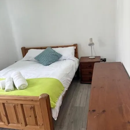 Semesterbostad Graveney House -sleeps 8 - Zone 3 *