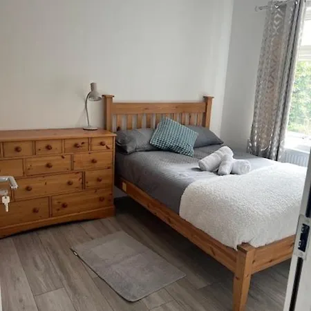 Graveney House -sleeps 8 - Zone 3 Semesterbostad