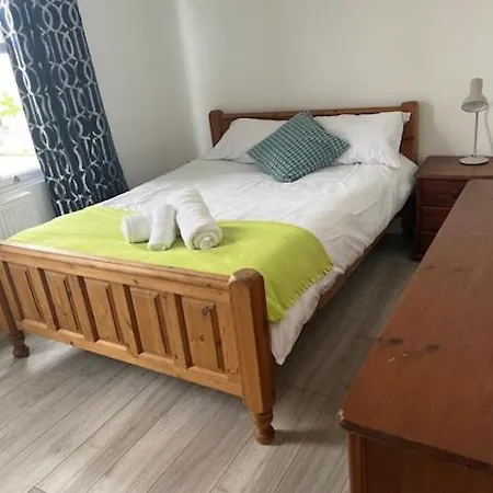 Semesterbostad Graveney House -sleeps 8 - Zone 3