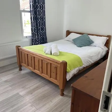 Graveney House -sleeps 8 - Zone 3 Semesterbostad London