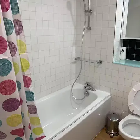 4 Guests - Free Parking - Easy Access To London Apartment Barking (Greater London)