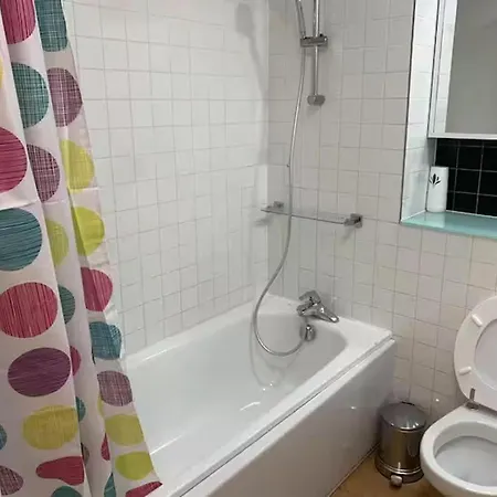 Apartment 4 Guests - Free Parking - Easy Access To London Barking (Greater London)