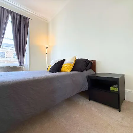 Knightbridge Hydepark 2b2b & Garden Near Harrods, Royal Hall & V&a Museum Apartment London