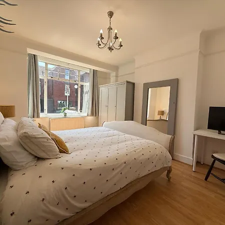 Lovely 4 Bedroom House In Southfields Near Wimbledon Apartman London