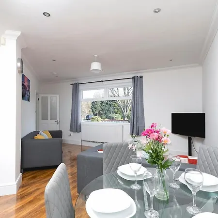 Apartment Spacious And Cozy 4bed In With Garden & Wifi & Parking Enfield