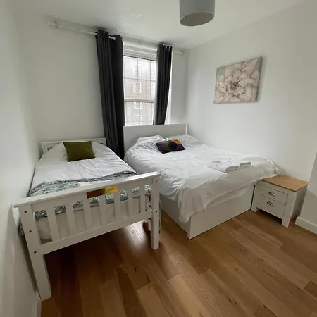 Luxury With 3 Bedrooms *