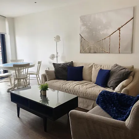 2 Bed Flat Big Ben View * ロンドン
