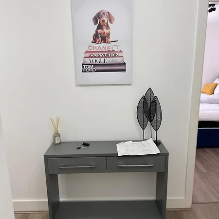 Urban And Trendy Stratford Sleeps 8 Free Parking Wifi Apartment London
