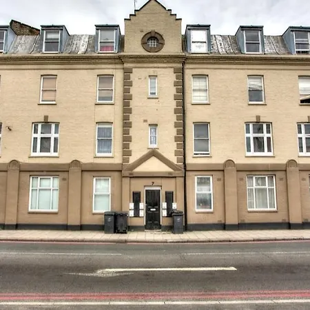 A1-1 Bed Ground Floor Flat In Elephant Castle Apartment London
