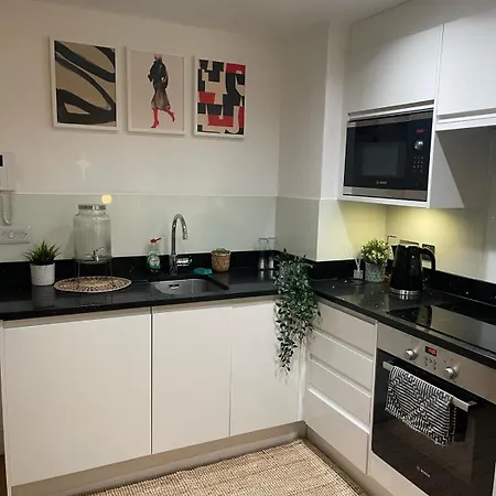 Apartamento New 1 Bed 12 Mins To London And Gatwick Airport