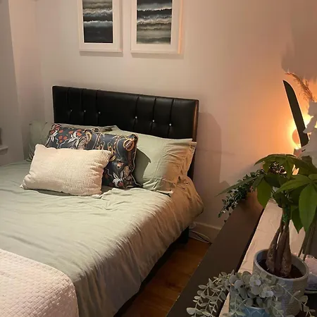 New 1 Bed 12 Mins To London And Gatwick Airport *