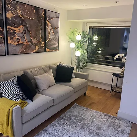 Apartamento New 1 Bed 12 Mins To London And Gatwick Airport Croydon