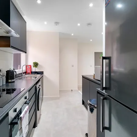 Newly Converted 2bdr 1ba In * Hounslow