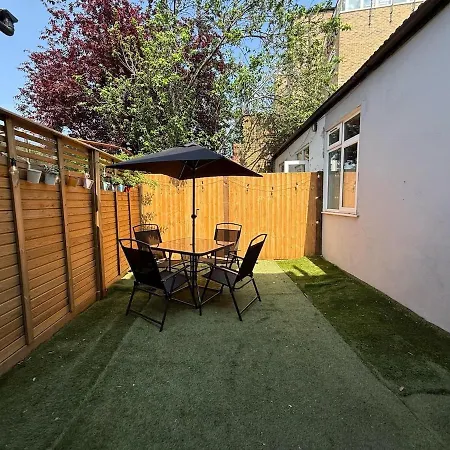 Lovely 4 Bedroom House In Southfields Near Wimbledon Apartman *
