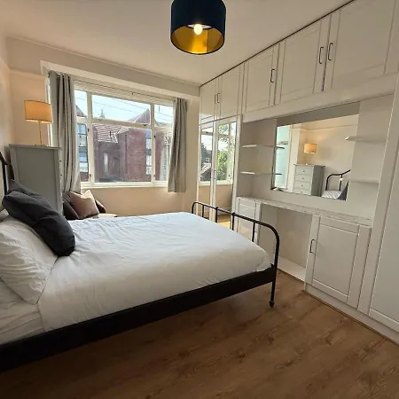 Apartman Lovely 4 Bedroom House In Southfields Near Wimbledon *