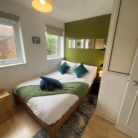 Cosy Flat In Canary Wharf, 02, 1 Double Bed Apartment London