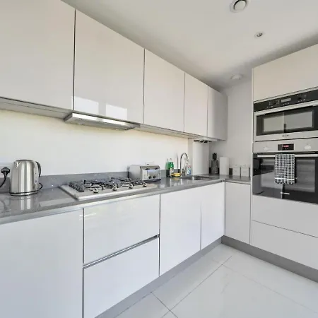 Amazing 2 Bed Wimbledon Flat * London