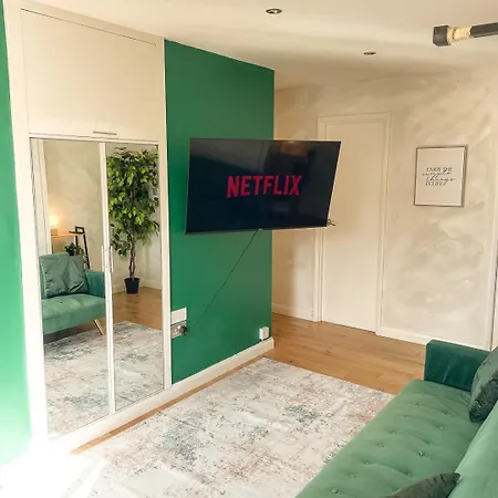 Cozy Luxury Near Ldn!