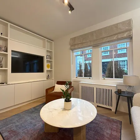 5 Mins Walk To Selfridges, Mayfair Retreat Apartment *