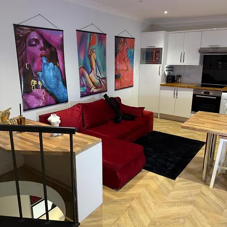 Luxury Duplex With Hot Tub Apartment *